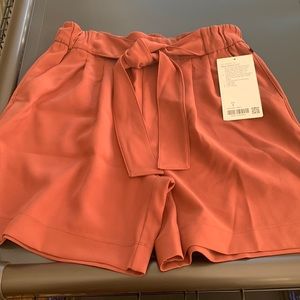 LuluLemon Noir Short 5.5